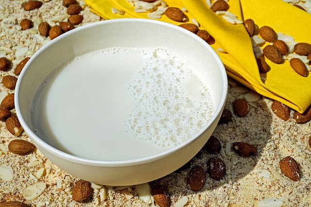 Výroba mandlového mléka
